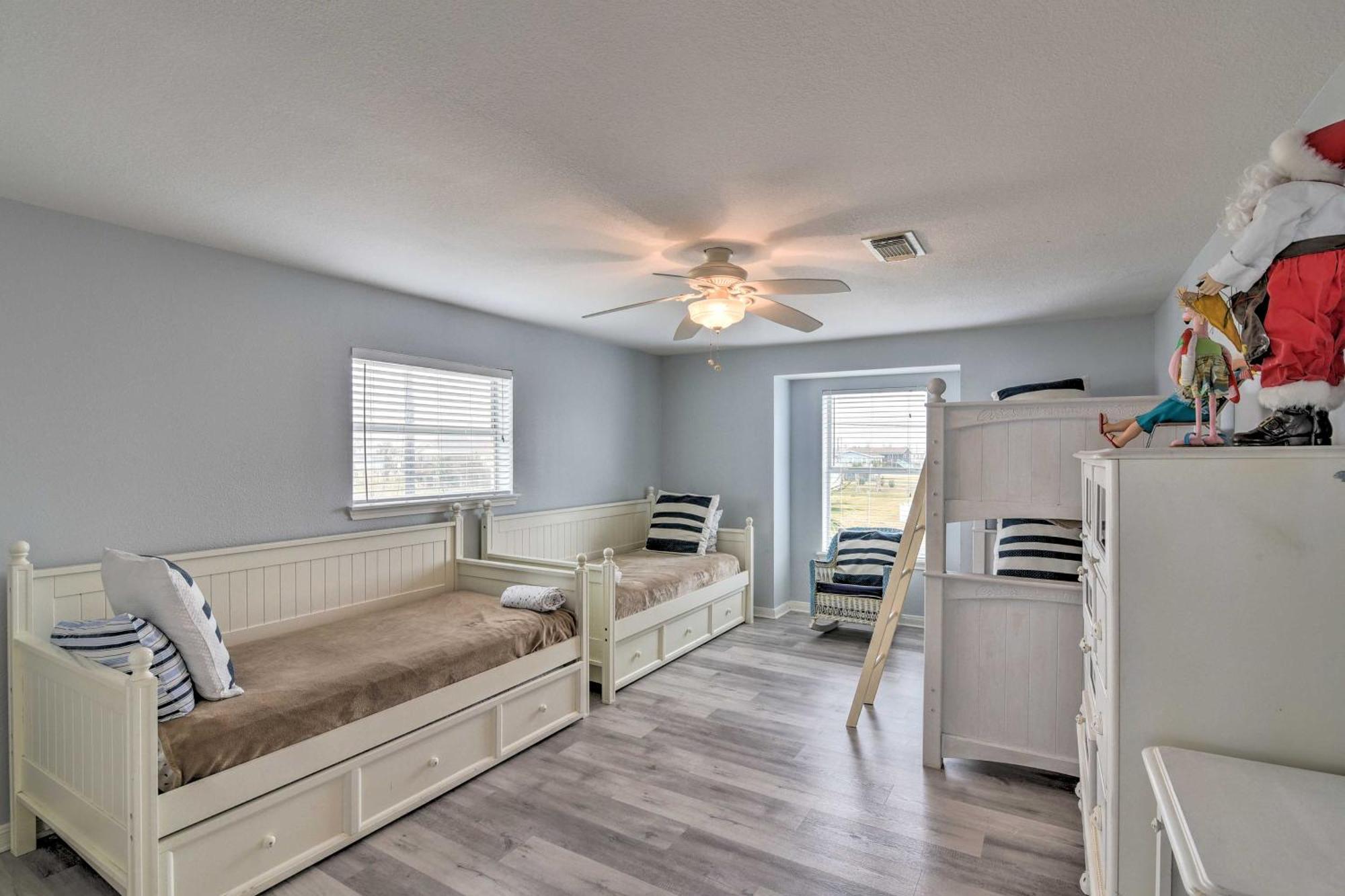 Oceanfront Galveston Home - Walk To Beach! Exterior foto